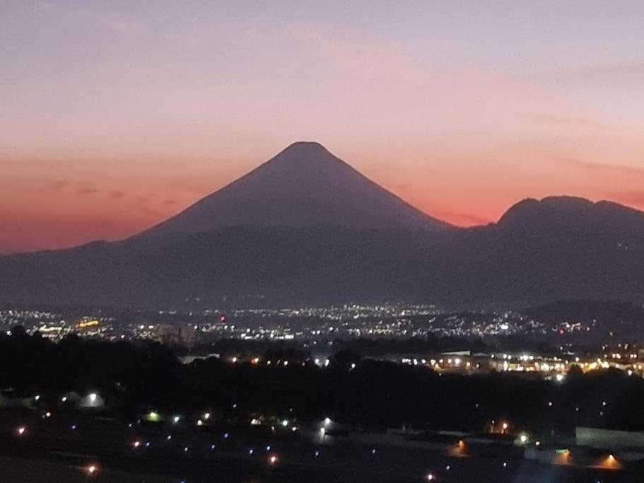 Amazing Volcano Views In Front Of Airport جواتيمالا المظهر الخارجي الصورة